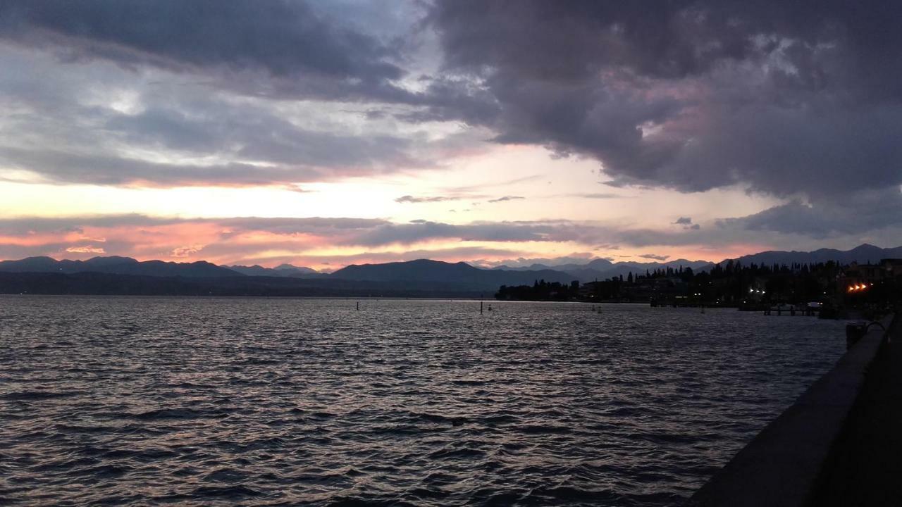 シルミオーネ71 Via Vittorio Emanuele, Vista Lago E Termeアパートメント エクステリア 写真